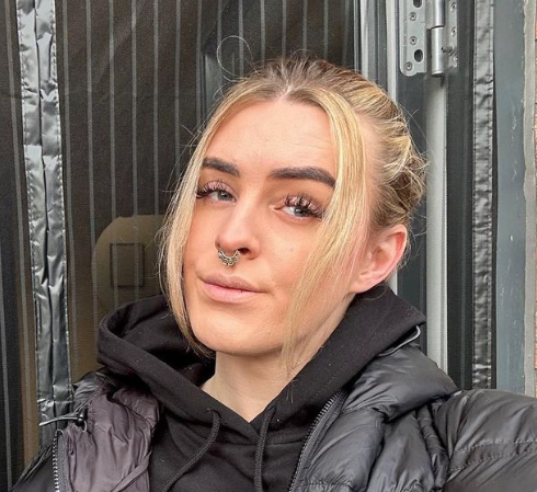Pre-Op Trans girl 🏳️⚧️ princess with a twist follow my main account @Hollycuttie