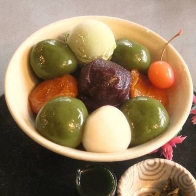 自問自答ファッションはじめました(2024/06受講)。ひとりで小学生を育てる母、自分の気持ち置いていきがち、でも自分のペースは大事にしたい。ファンタジーとミステリー。名探偵の助手で司書になりたい。本屋さんか図書館に住みたい。153cm。