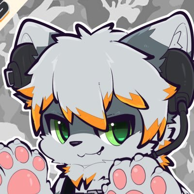 moucrash114514's profile picture. 是装师，正在接单  accept fursuit commission