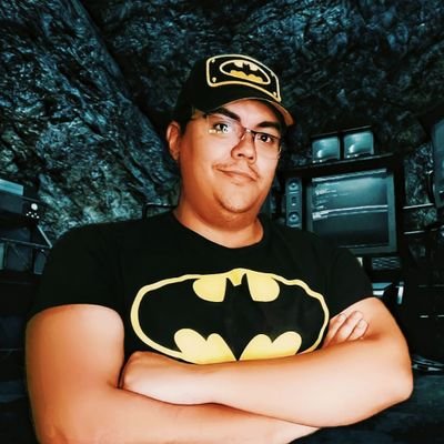 Otro friki más que intenta disfrutar del cine y los cómics | Papá de un niño maravilloso | #Batman #Superman
A veces publico tonterías |
Intento de Youtuber.