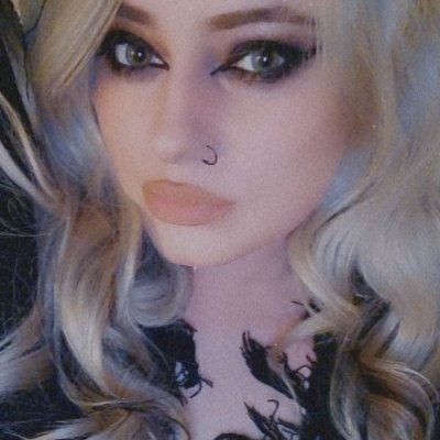 celestialm00nx's profile picture. get in loser, we're going chopping 🔪🩸 🇬🇧