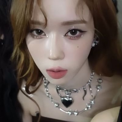 .⌇ #⃞👻`moa \ ujung \ my ; oh no they caught me talking to my water bottle again