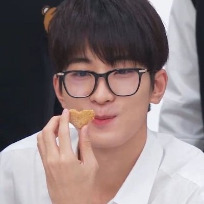 smi1ef1ower's profile picture. 