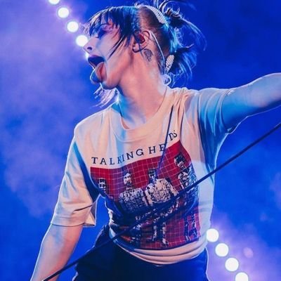 paramore is (still) a band                                                               she/her x ela/dela                                             Eng/Port