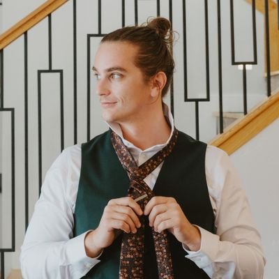 productgineer's profile picture. Builder of things -  Currently building @pokedecksapp with @HoppedGalaxy | SWE turned Product Manager turned SWE