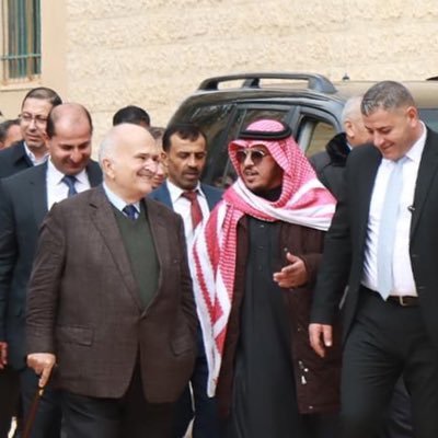 إنما أنا رجلٌ من قومي