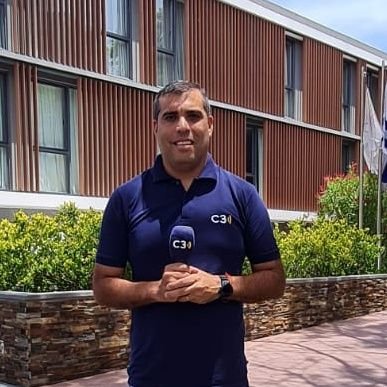 Periodista de Estadio 3 por Cadena 3 Rosario. DeX3 en Somos Rosario / D.T recibido en ATFA/ Del Real Madrid y admirador de Mourinho