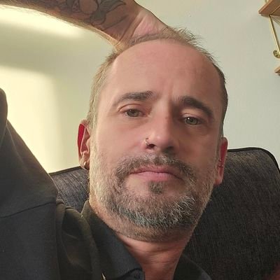 Hung, cut NSFW 🏳️🌈 partnered
Late 40's Dom Top
Nudist,Exhibitionist- North East UK
