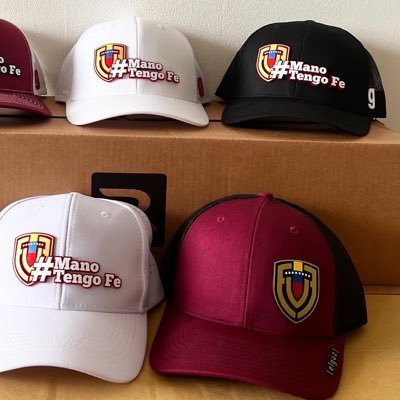 Gorras Estampadas a Mano con efecto 3D Increíble!!! Síguenos en Instagram @elguzmedia