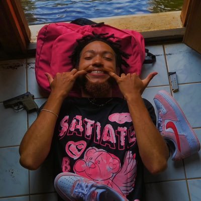 osiviensrabbit's profile picture. Business Inquiries: watermyneck@outlook.com| I love Streaming On Twitch And TikTok c: