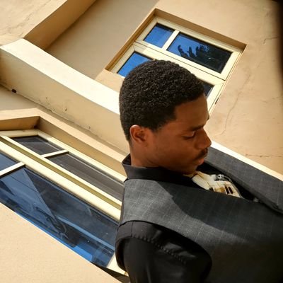AyomideAsepeola's profile picture. Frontend developer 🧑‍💻 ||  JS enthusiast🚀✨ || Making the web beautiful, one line of code at a time✨