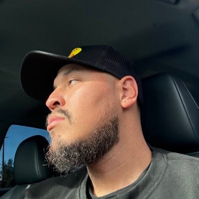 ayeitsro_'s profile picture. 🇸🇻. Mateo🦖 Sebastian 🦖 #Lakeshow 💜💛