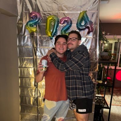 Shawniepoo45's profile picture. survivor fan. reality tv junkie. reader of books. watcher of movies. dog enthusiast. he/him