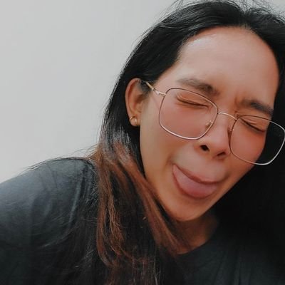 diannemunar's profile picture. hatdog / delusional and traumatized