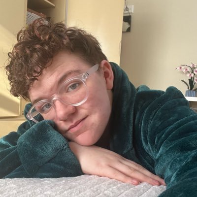 20yo Trans FTM ✨He/Him ✨Kinky Solo Content! I offer Custom Content and no PPV OF and Fansly (linked below!)