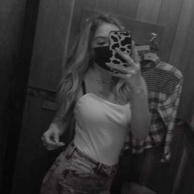 Graphic Designer/2D Artist 🎨 On a journey to transform imaginations into unique designs❣️ HMU for Commissions.