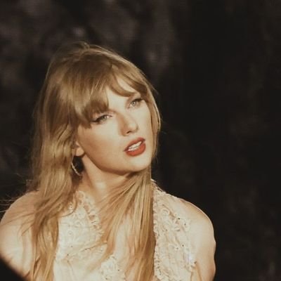 ☆ i'm a mirrorball, i'll show you every version of yourself tonight ☆
saw louis, niall and taylor!!