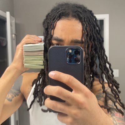 Black and white world but I only see green.💰 #SpankEm🏌🏾♂️#RaiseHail 🇩🇴