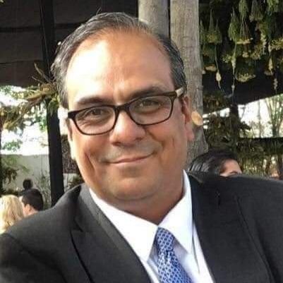 Fundador de la Caravana Migrantes y Presidente de Migrantes Unidos en Caravana AC.
Ingeniero Agrónomo.
MGIC.