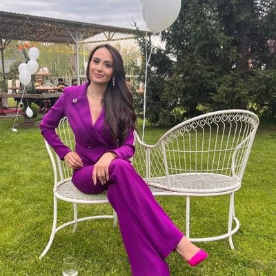 AdrienneMc98501's profile picture. A cool, loving and caring lady for who cares for 😊🤍✊️