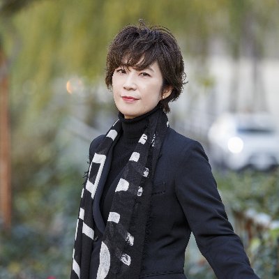 著作『爆弾犯の娘』『桐島です』『また逢いましょう』2025年7月公開
『夜明けまでバス停で』
第96回キネマ旬報・「日本映画脚本賞」受賞
2023年度おおさかシネマフェスティバル「日本映画脚本賞」受賞
第77回毎日映画コンクール「日本映画優秀賞」受賞
日本シナリオ作家協会会員・自由の森学園出身
『櫻の園』でデビュー