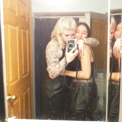 sydneyand_'s profile picture. she/her