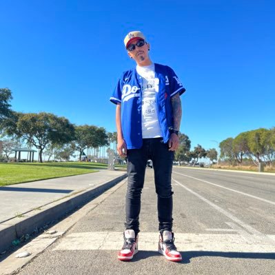 *dodger fan living in San diego* I’m only here for dodgers talk, sports gambling, FF, dodgers, lakers, chargers, arsenal, and maybe sneaker info.