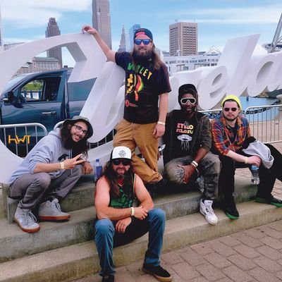 Half Way There (HWT) is 5 piece collective with a laid back one drop reggae style. Originating from the Midwest USA in Pontiac Michigan.
https://t.co/Qh68yFhaTD