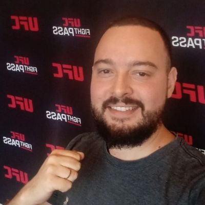 - Pai do Heitor e da Helena
- Fã corneteiro metido a analista/jornalista no mundo das lutas
- Corinthiano fanático