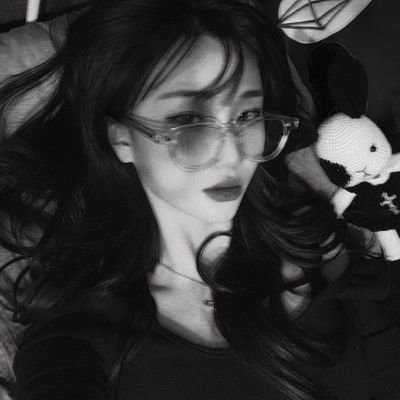 talkxig's profile picture. ⚗ ♡ consistently slim to the point of freezing in oceanic waters.