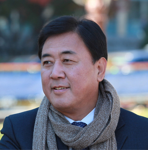 안녕하세요? 윤상일입니다.^^
- 제18대 국회의원
- 전 국회운영위원회 위원
- 전 행정안전위원회 위원
- 전 기획재정위원회 위원
- 중화초, 경희중·고, 성균관대 중문학
- 서울시 중랑구 출생