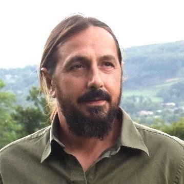 Maraîcher bio à Retournac (Haute-Loire), conseiller régional d'Auvergne-Rhône-Alpes Les Écologistes. Paysan militant associatif et syndical pour le Vivant !