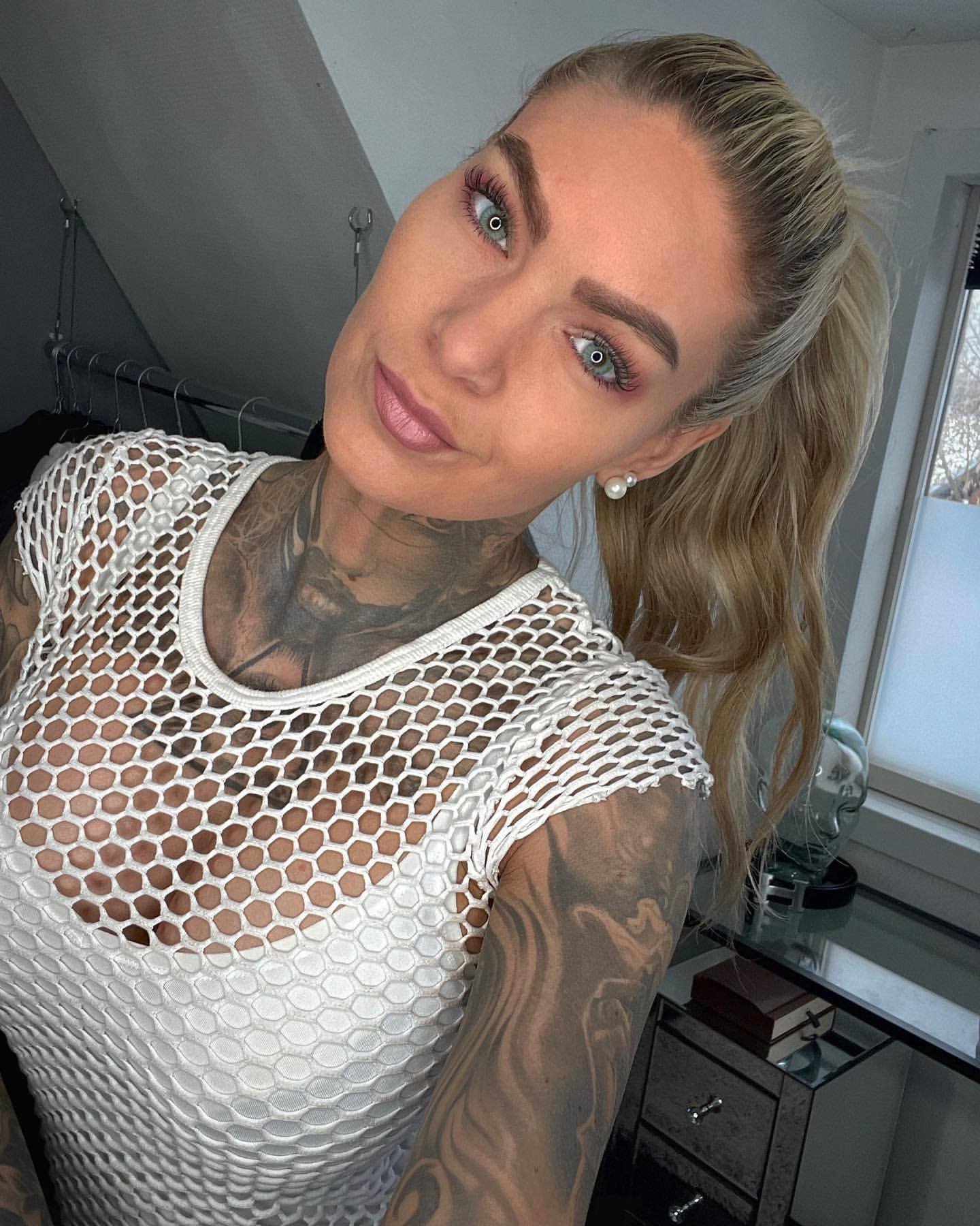 ReeseBlack37989's profile picture. Fearless seductress. Unleashing passions, fantasies, and desires. Embrace the intoxicating allure. Lust lingers in every breath. #SexGoddess