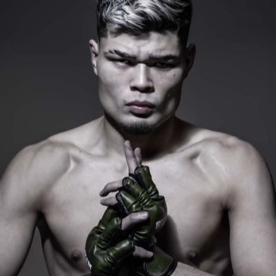 RIZINファイター(MMA戦績5-0)、柔術黒帯、23歳、パパ 、ブラジル出身、三重県育ち、東京在住