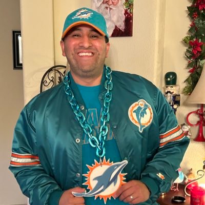 Just here to rep my teams! Phins 🐬 and Canes! 🙌🏽🟠🟢
