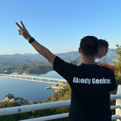 Global citizen, lived in China, Singapore, Toronto, Seattle and San Francisco. Engineer by training, Ant Open Source go-to person. Father of a 2 yr old boy