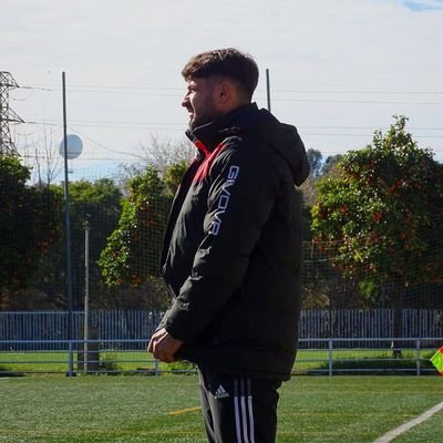 Entrenador profesional de fútbol (N.lll) UEFA PRO. ⚽⚽

Ex-entrenador del AC Villanueva, Espartinas CF, CA Olivarense, UD Pilas.  

Actualmente,Unión Gerena