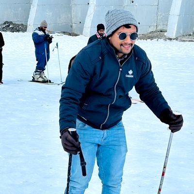 Vikrant24_7's profile picture. Bibliophile 📚