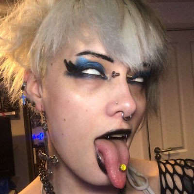 adultwork+SM's hottest goth camgirl. 24✨ https://t.co/pOkbNOIyK6 / custom vids ect