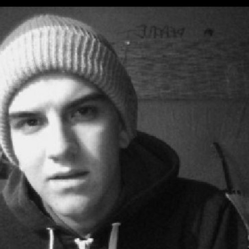 _seemadrid's profile picture. Bio? No idiot, im straight.