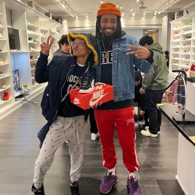 IG: DeadStockDMV -For shoe request 🤘🏽 #TeamFollowBack 👈🏽 💰We BUY Shoes 👟 🏆#1 Sneaker Store In Maryland 🚀We Ship Worldwide🌍 https://t.co/p1yOycA8kl