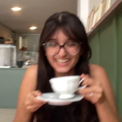 gosto de gatos, livros com found family e mulheres🫶🏻 (mas só tenho um dos três