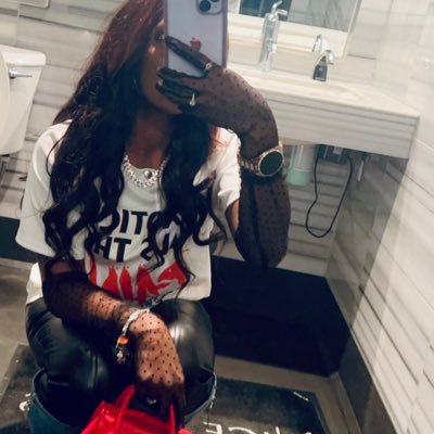 Mother, Fiancé, Entrepreneur, Med student, A woman who wears many hats !!! pgh ✈️ htx