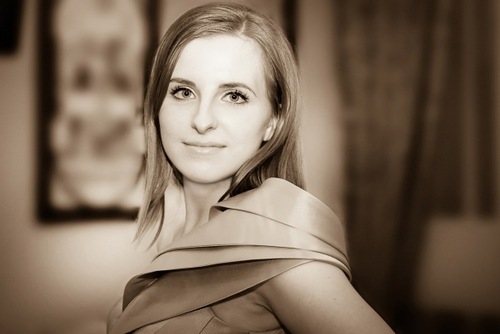 I'm a Russian photografer based on pics of newborns, babies and their families. But actually I'm open for any new ideas and projects. Photo is my life!