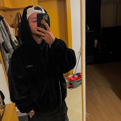 Zolyzly's profile picture. 