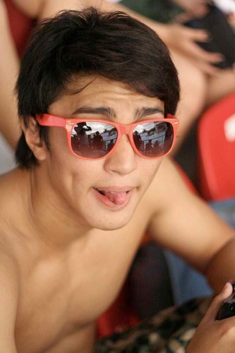 mr_ibaviosa's profile picture. (Raphael's fan page) :D