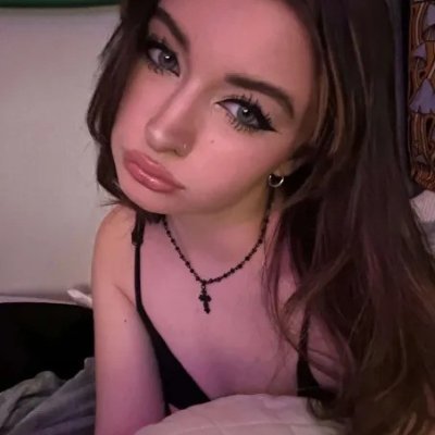 Alysa | 18 | She/Her
girl who likes to game, im kinda bad but its ok 😆😂 thinking of streaming :). Add up my discord looking for people to play with: alysa0820