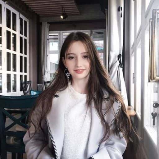 A person's life is long, and it is not easy to find someone who understands you, so getting married is a very difficult thing for me.