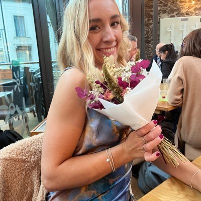 ellenspencyhall's profile picture. 🌙🌻🪐🦋