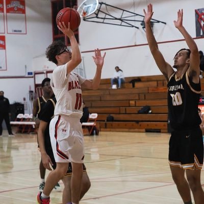 Braxton530's profile picture. Lindhurst/Pg/Sg/5’10/Junior/3.5 GPA/#11      https://t.co/7O50RAruUf